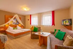 Zimmer Romantik Apfelbaum Natur Nachhaltig Werbach Gasthaus Hotel Franken